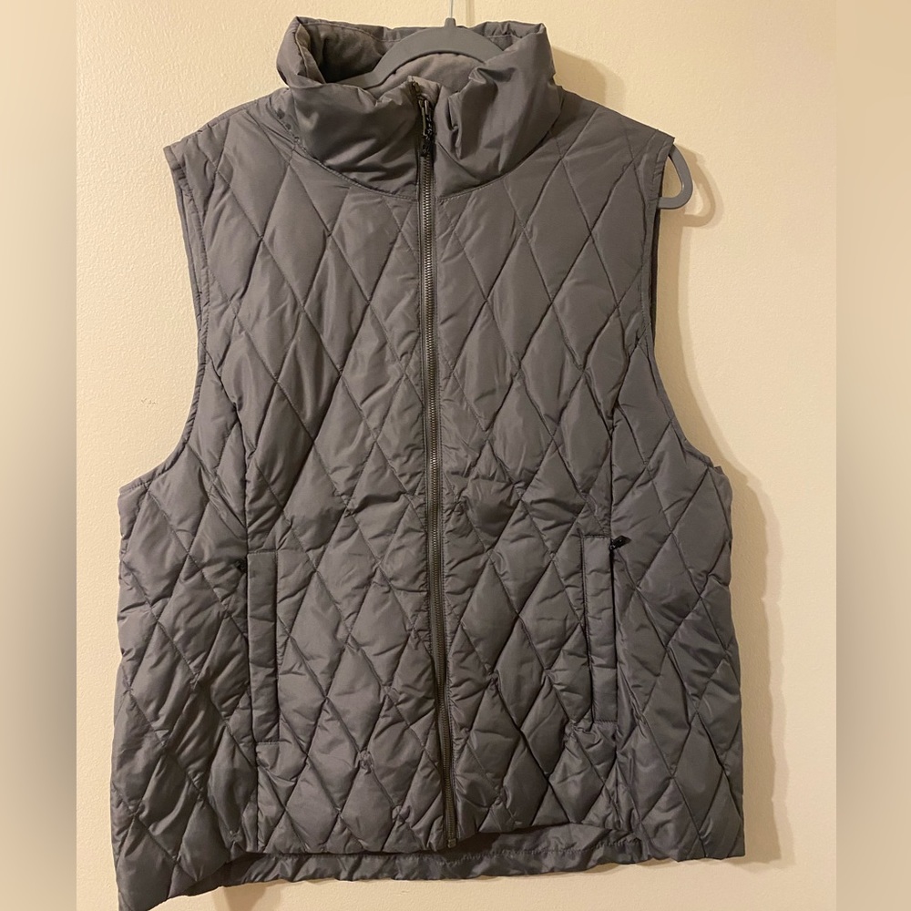 New NWT Moosejaw Women's Gray Quilted Down Insulator Vest Size XXL 2XL